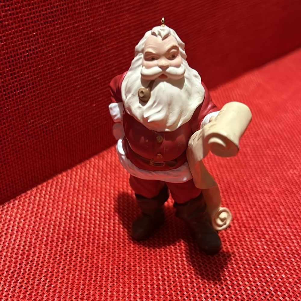 Hallmark Keepsake Santa with List 1998